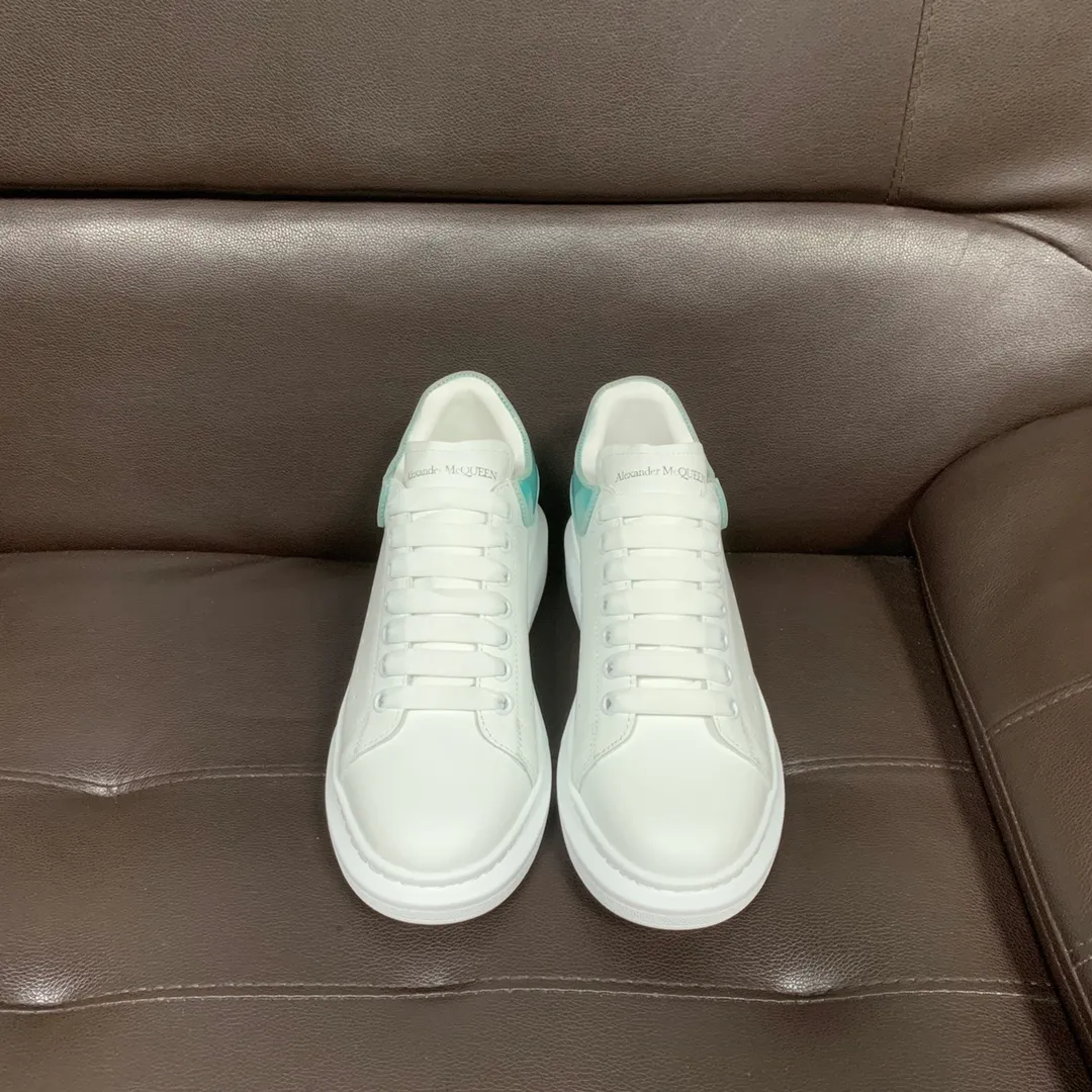 👟👟Ex-factory price 560👟👟 Professional McQueen factory. Top version. Couple style👫 Alexander McQUEEN high version has been upgraded to the highest quality again✅ 💪McQueen Spring, Summer, Autumn and Winter Top version Purchasing level✅ Recruiting national online and offline agents to join🤝 🏆Fabric: Italian imported leather, high texture, water-resistant and does not discolor, 🏆Inner: ️Grade A water-dyed sheepskin imported from Italy is dirt-resistant, sweat-absorbent, breathable and comfortable... The heel is embossed with high temperature convex and concave. 🏆 Foot pads: top-grade Italian super-soft cowhide leather 🏆 Outsole: PU original green transparent counter 1:1 🏆 Shoe box: original beige box. Plus white flip cover and double layer protection. Cloth bag, handbag. Certificate of 1:1 mold opening 4-piece set. Delivered with a pair of shoelaces. 🖕🏿🖕🏿🖕🏿You can choose any pair of shoelaces in any color of our factory. 🏆Code number: female 34-41. male 38-46. 🏆Special remarks (female size 34.40.41, male size 38.45.46 are customized and cannot be returned or exchanged) Please note when placing an order in Niuli! Win-win cooperation🤝